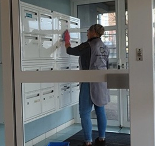 Limpieza de zonas comunes de edificios en Terrassa 08228