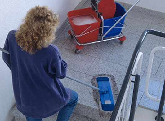 Limpieza de zonas comunes de edificios en Esparreguera 08292